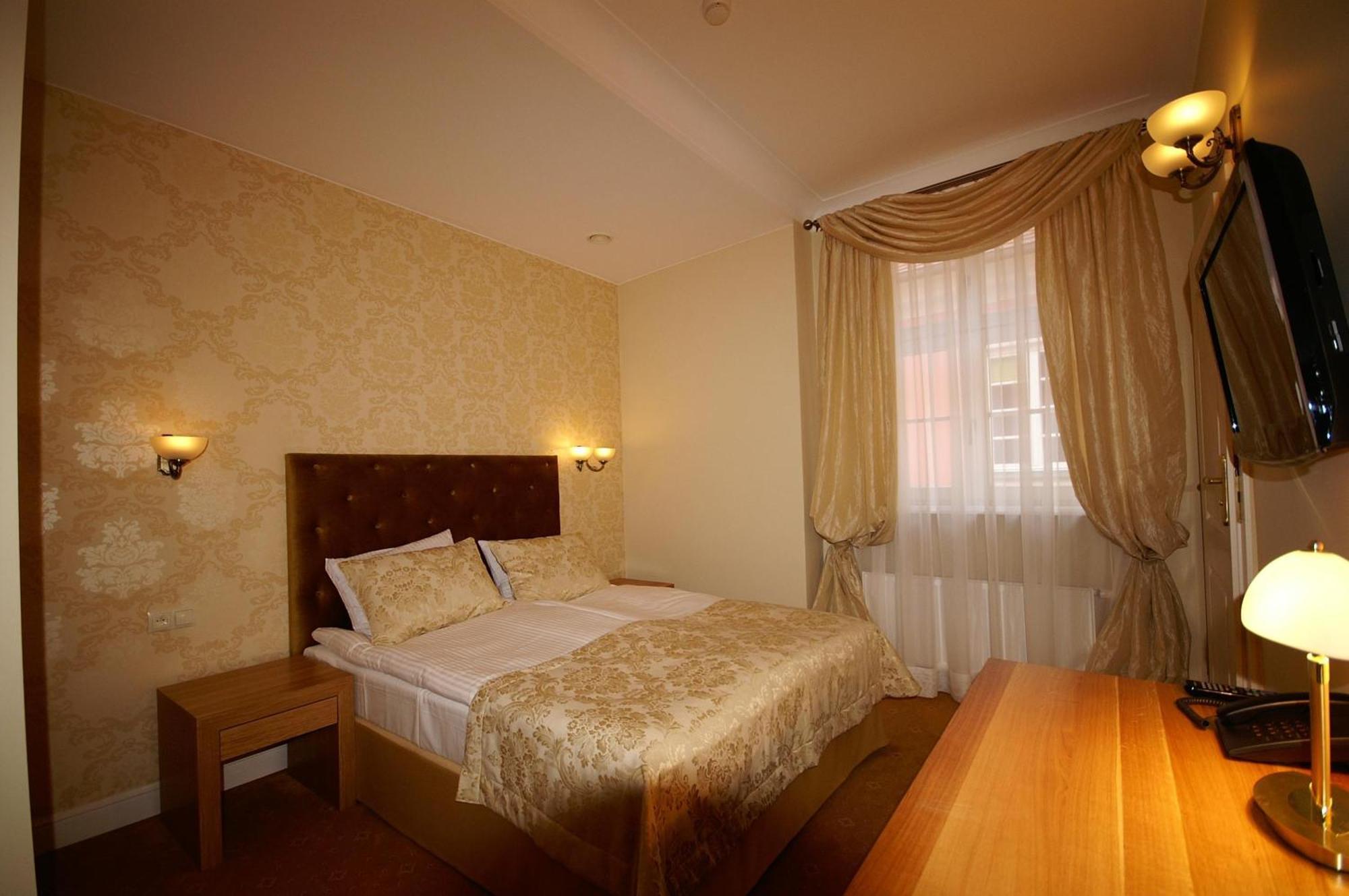 Hotel Kolegiacki Познан Екстериор снимка