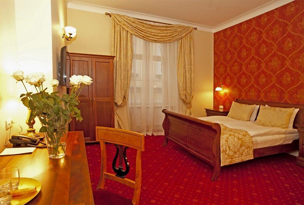 Hotel Kolegiacki Познан Екстериор снимка