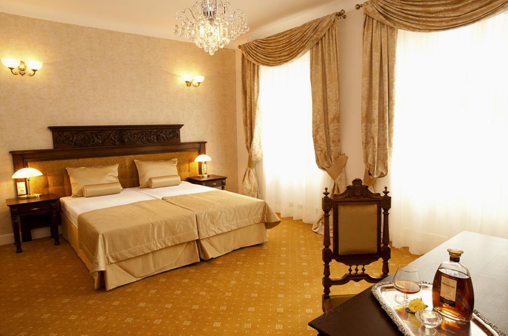 Hotel Kolegiacki Познан Екстериор снимка