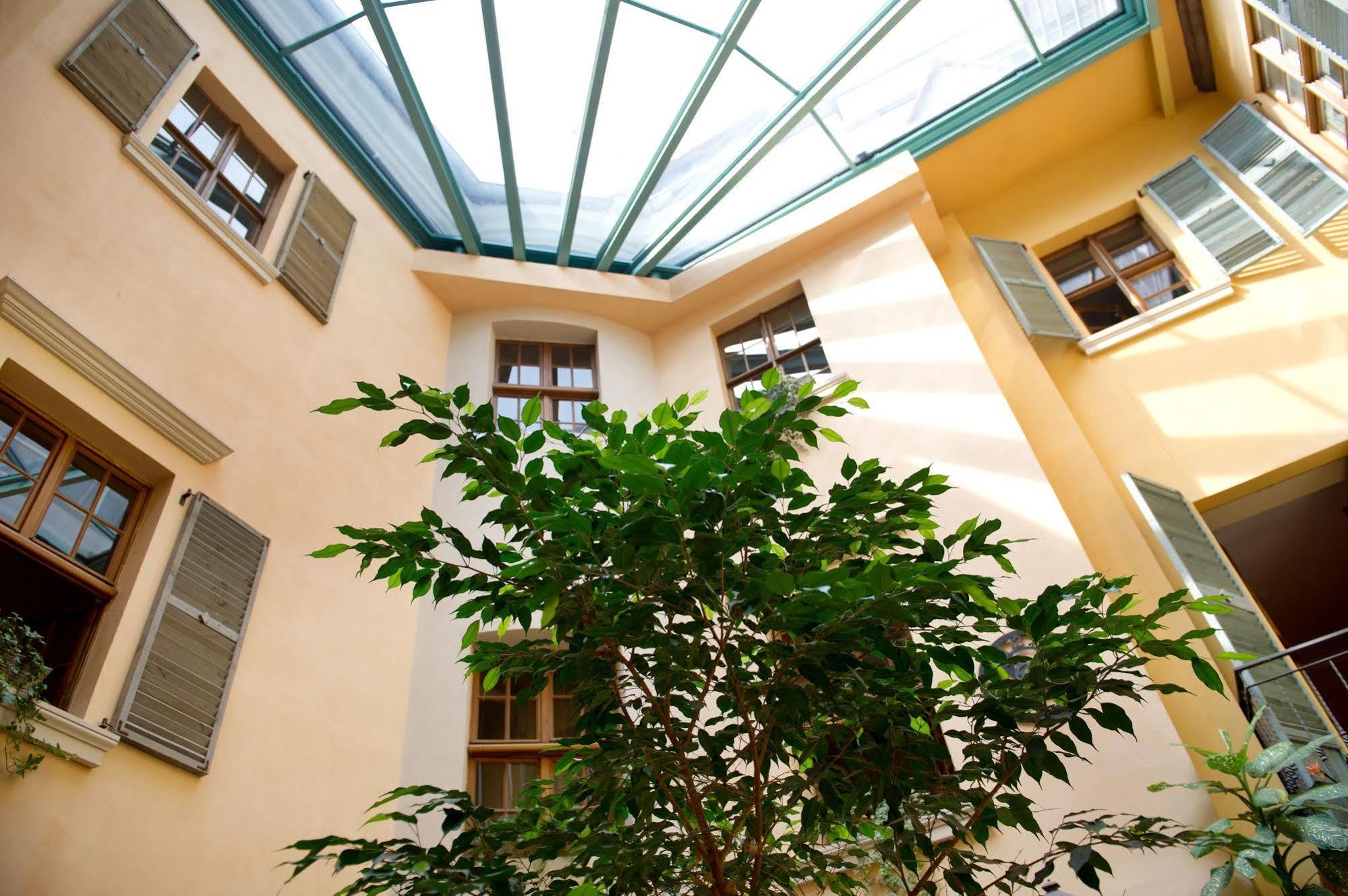 Hotel Kolegiacki Познан Екстериор снимка