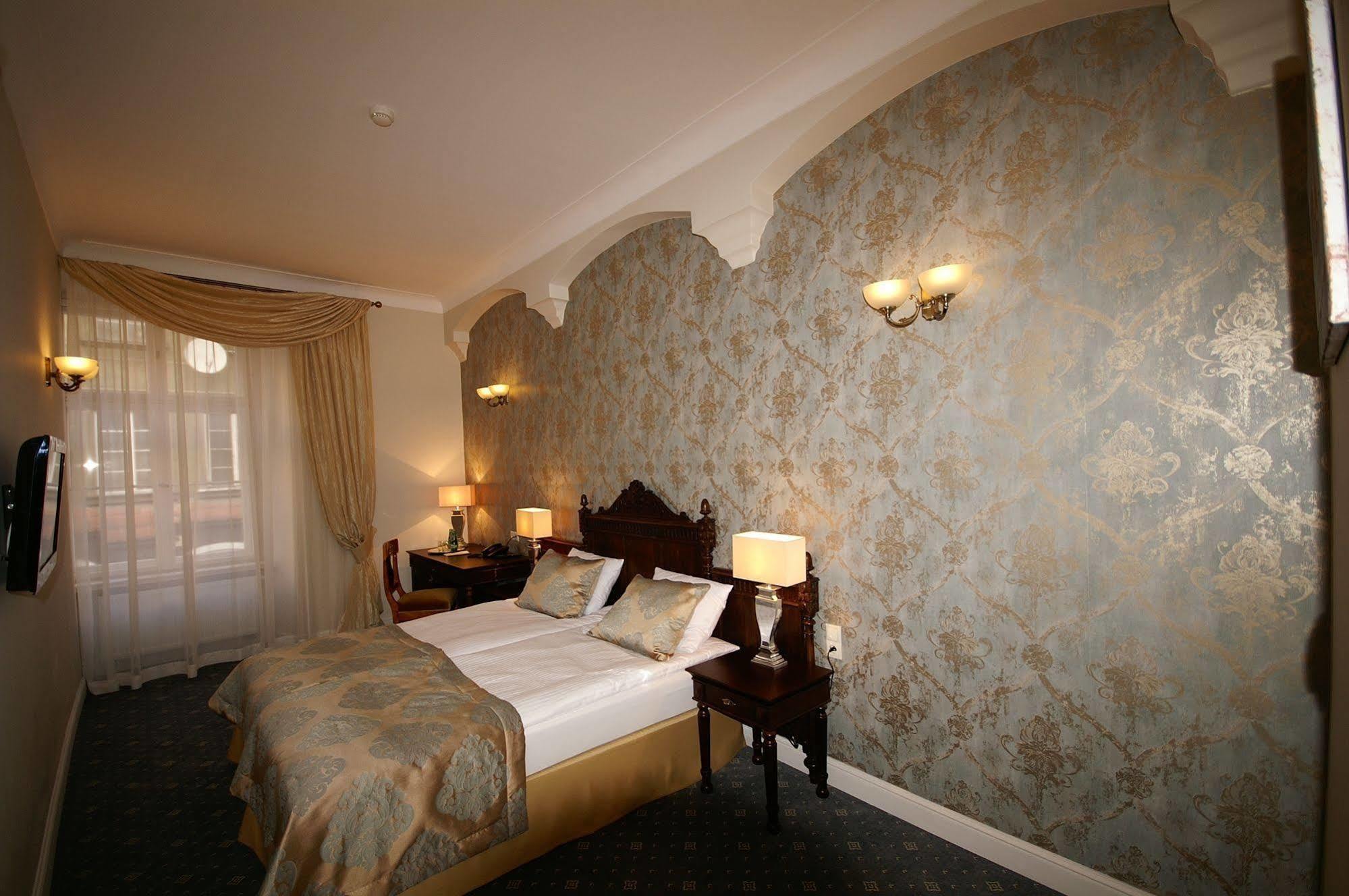 Hotel Kolegiacki Познан Екстериор снимка