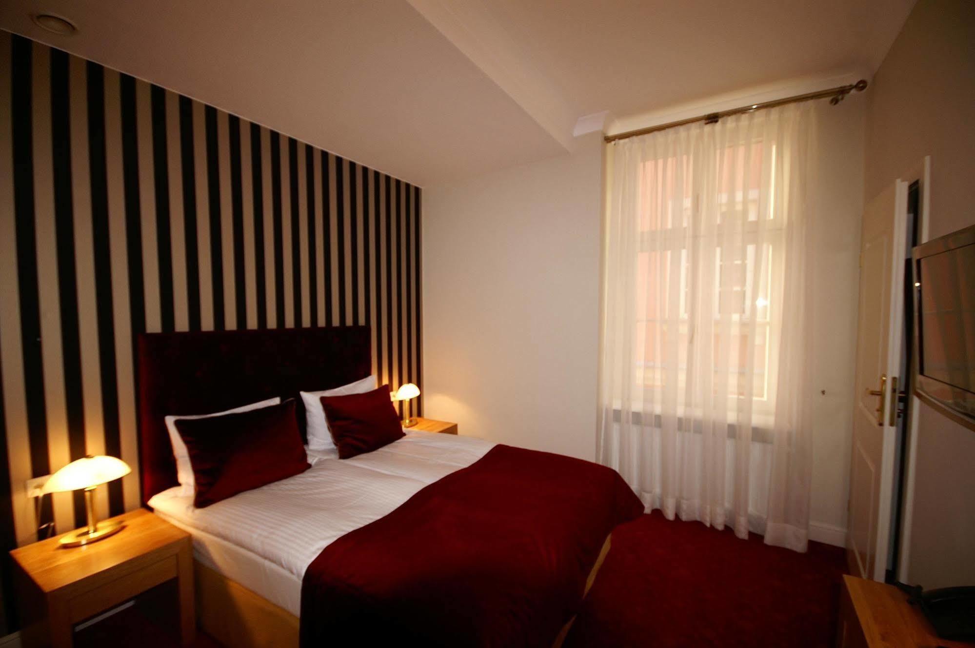 Hotel Kolegiacki Познан Екстериор снимка