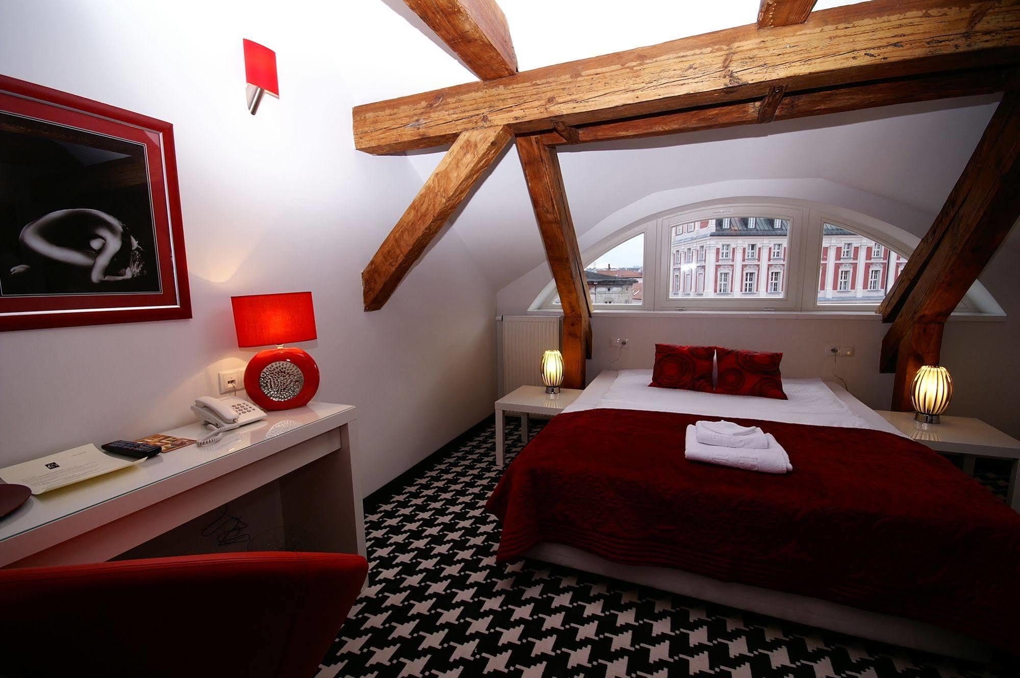 Hotel Kolegiacki Познан Екстериор снимка