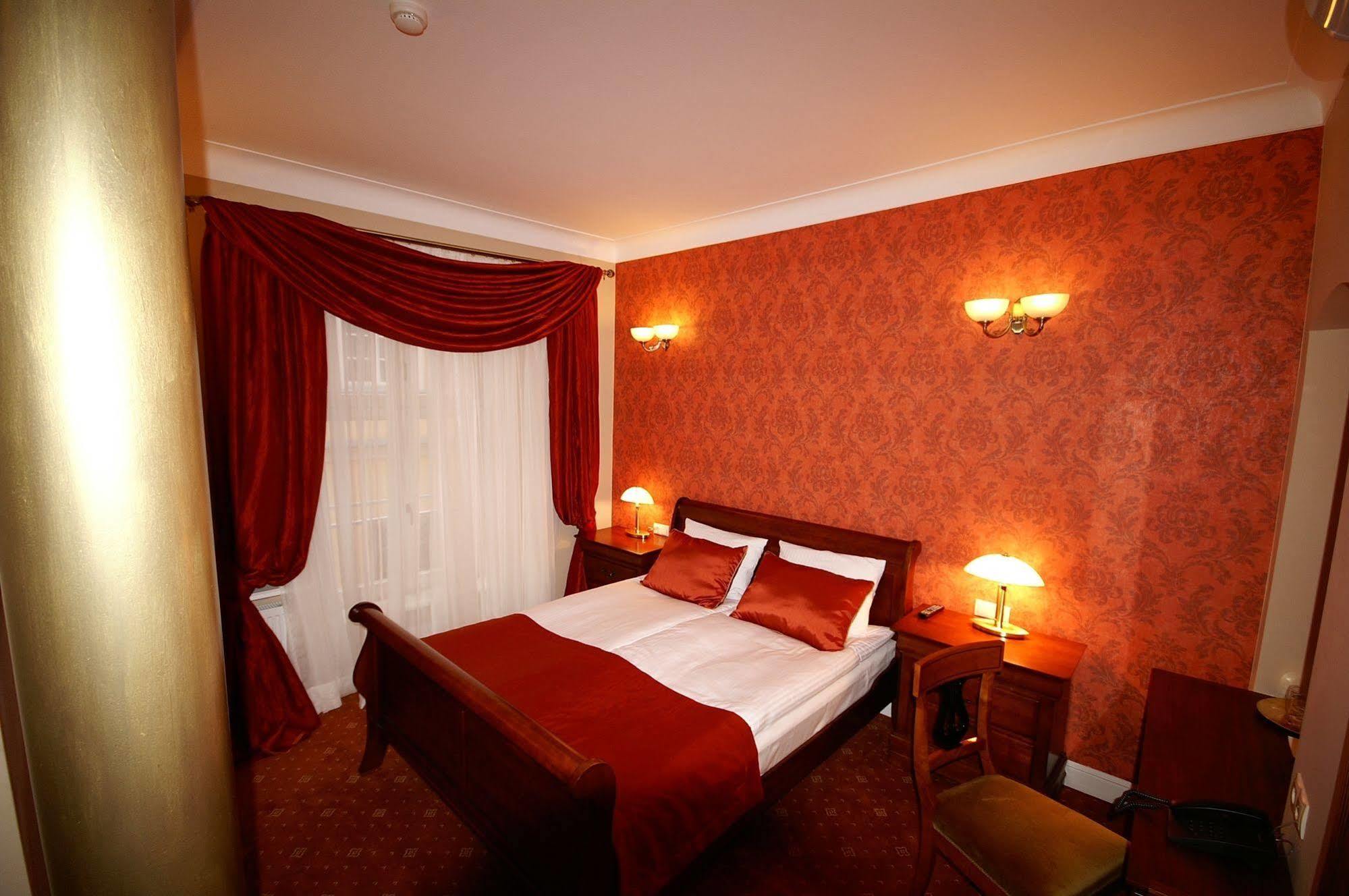 Hotel Kolegiacki Познан Екстериор снимка