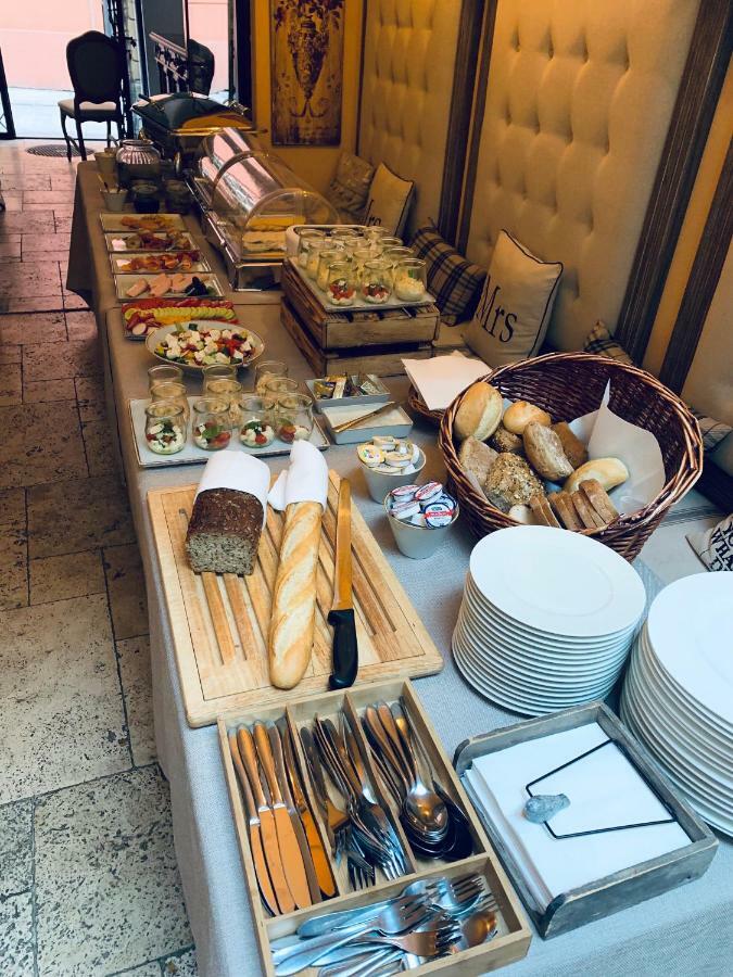 Hotel Kolegiacki Познан Екстериор снимка